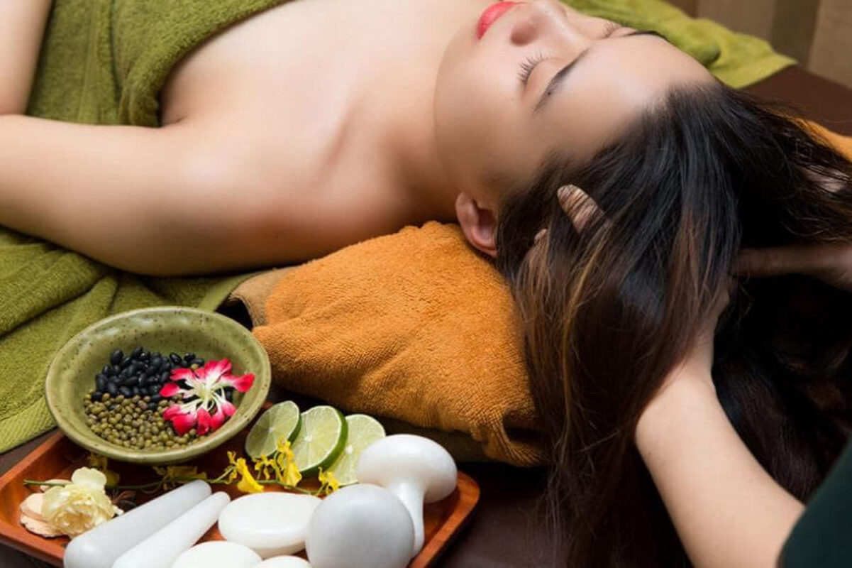 Lợi ích gội đầu thảo mộc đối với tóc và sức khỏe