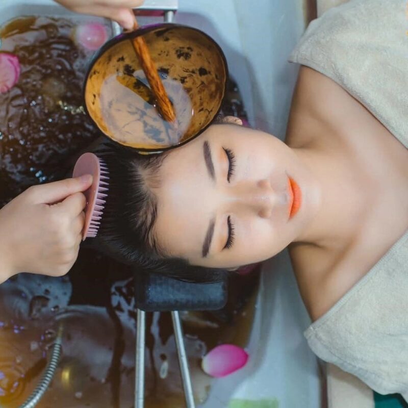 Quy trình gội đầu thảo mộc tại Min Hie Spa