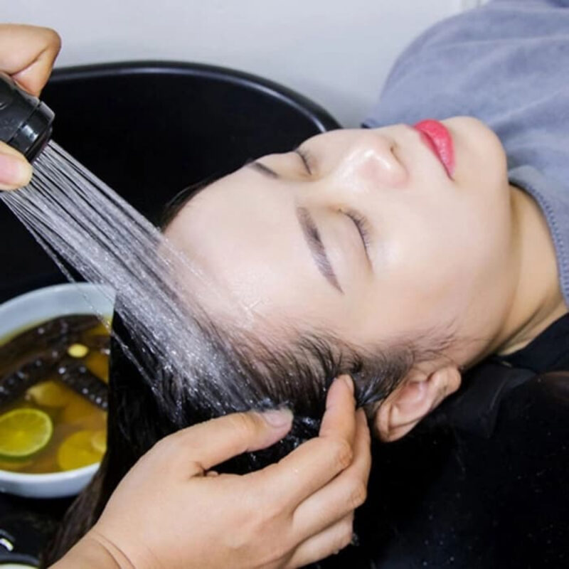 gội đầu lâu bết tóc bằng cách gội đầu dưỡng sinh