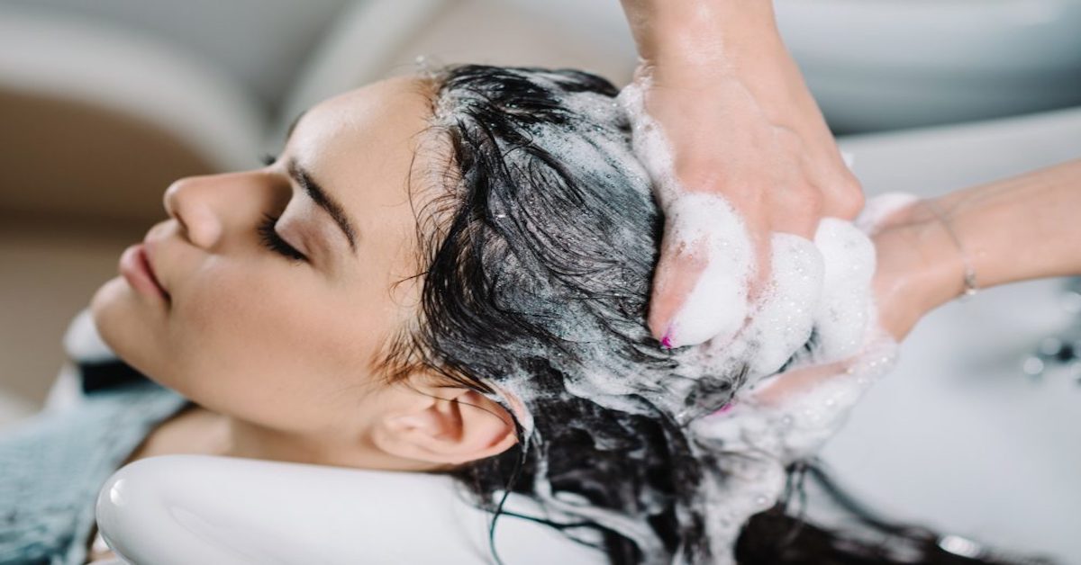 Tóc rụng nhiều khi gội đầu do gội đầu sai cách